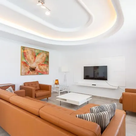 Alamos Park-stunning In Huge Private Grounds Villa *